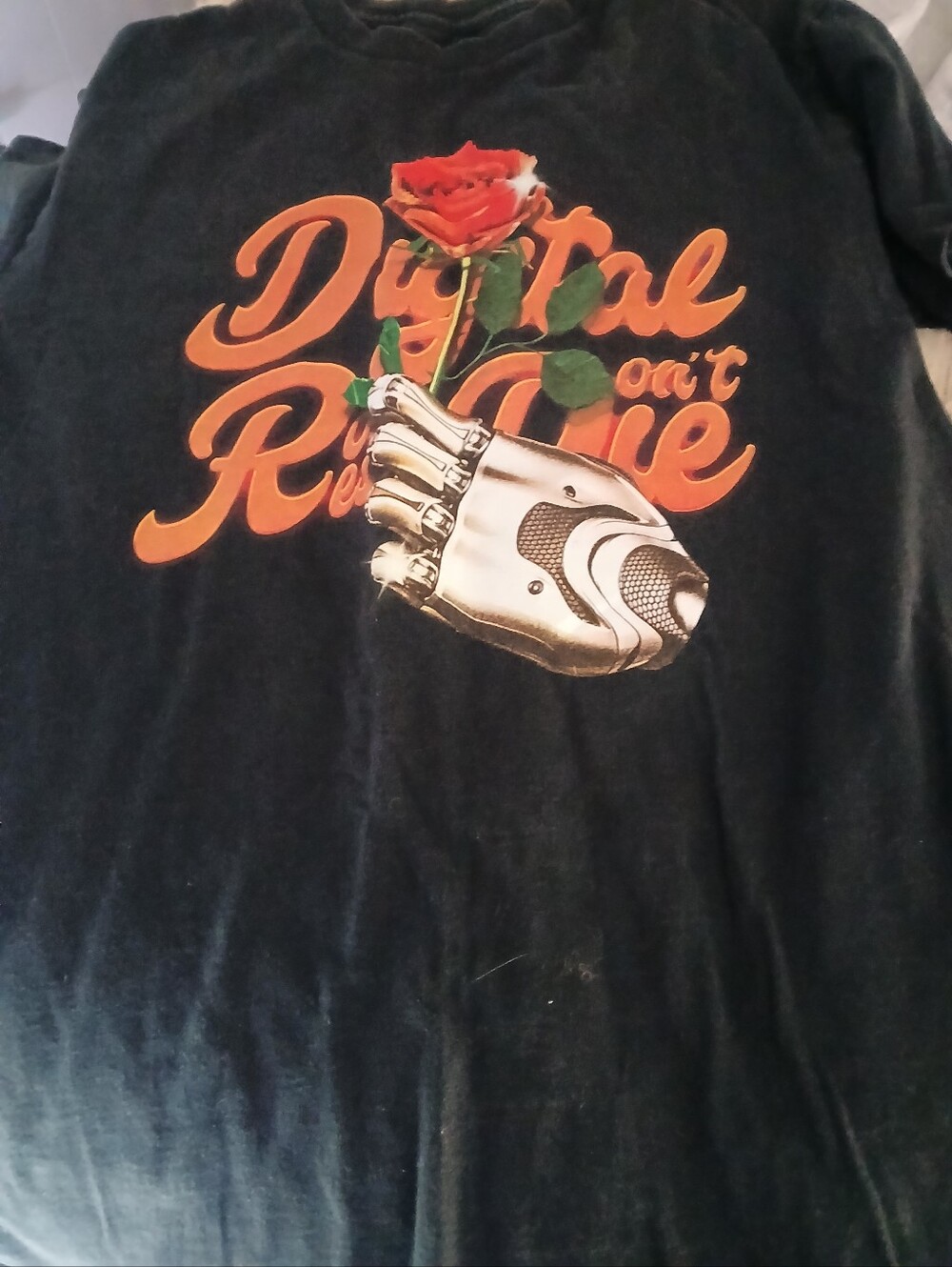 UNISEX DIGITAL ROSES 2022 GRAPHIC TOUR TSHIRT